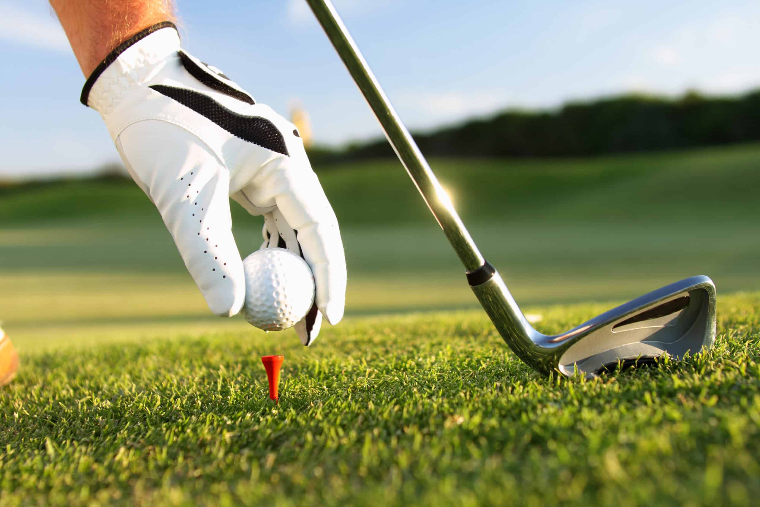 Golfen mit Bergkulisse