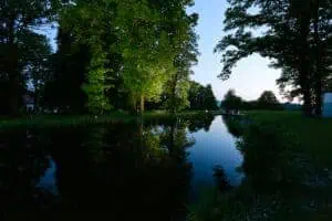 B&O Parkhotel Abendstimmung Park mit Teich
