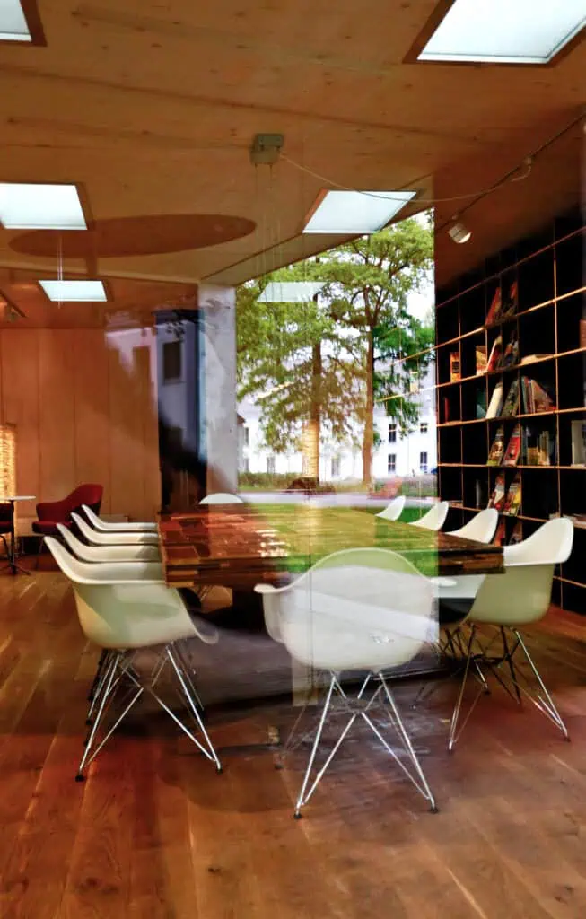 B&O Parkhotel Pavillon von außen auf Tisch
