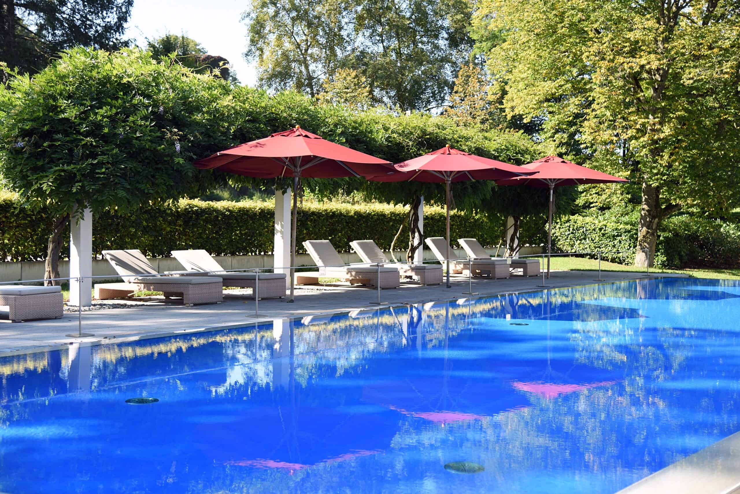 Pool im Sommer
